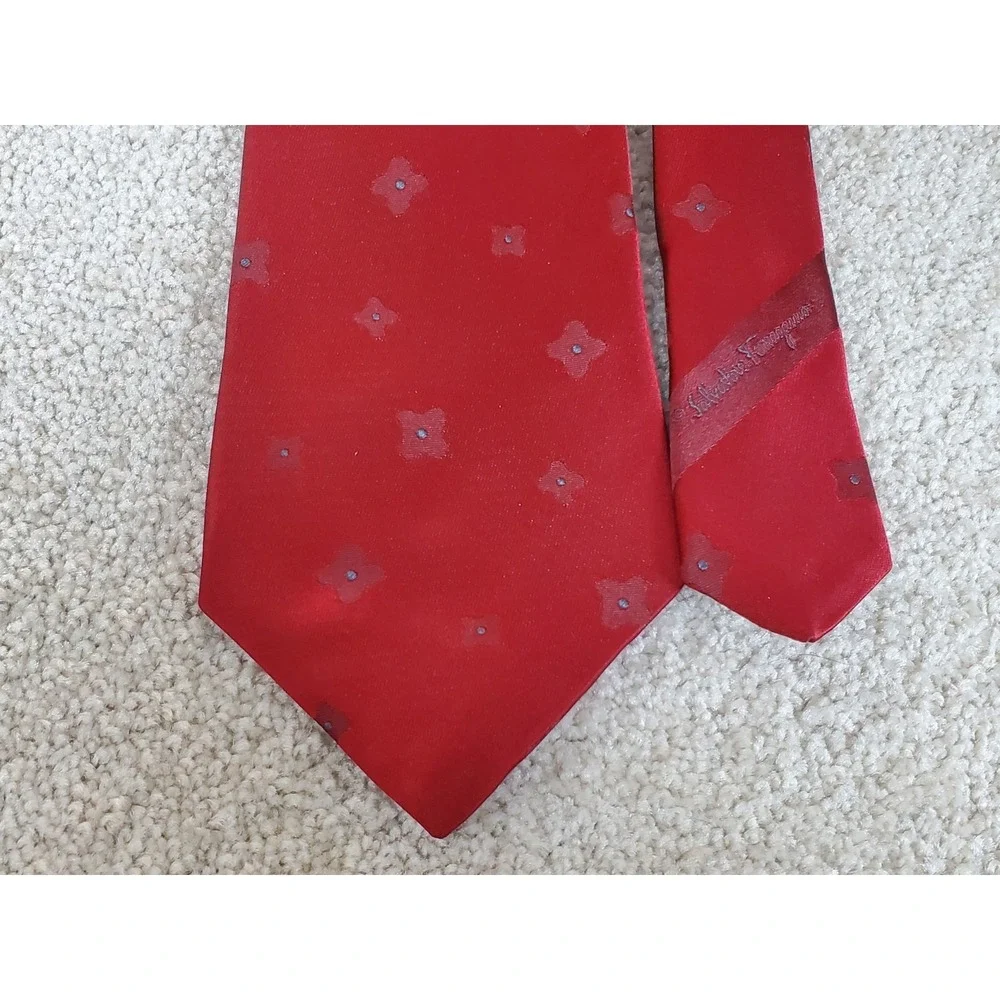 Salvatore Ferragamo Men's Neck Tie Red Abstract Pattern Silk 59 1/2